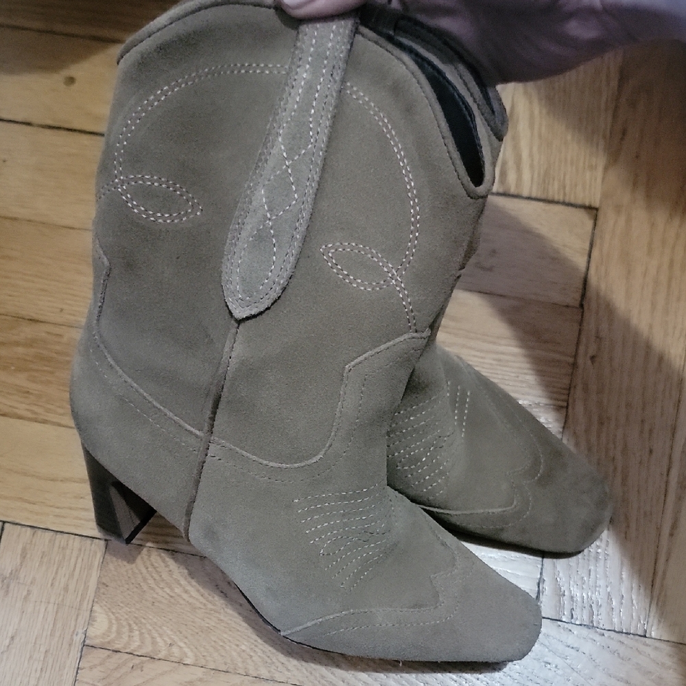 Steve Madden Taupe Suede Western Ankle Boots - Picture 2 of 6